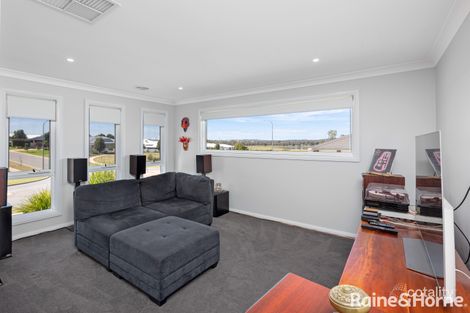 Property photo of 2/34 Ross Parkway Gobbagombalin NSW 2650