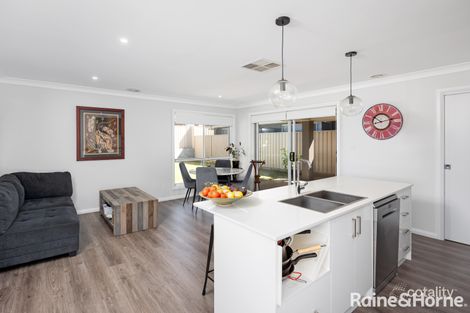 Property photo of 2/34 Ross Parkway Gobbagombalin NSW 2650