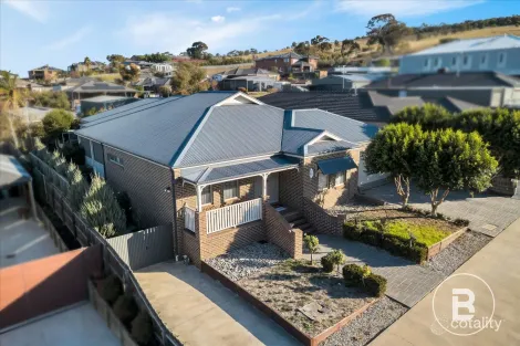 Property photo of 5 Gabriel Grove Darley VIC 3340