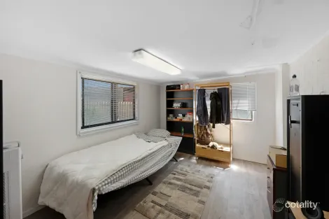 Property photo of 4 Phillip Place Utakarra WA 6530