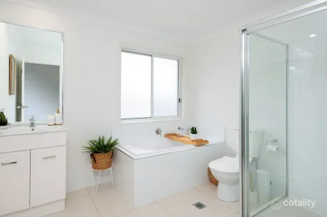 Property photo of 1/66 Hawkesbury Avenue Pacific Pines QLD 4211