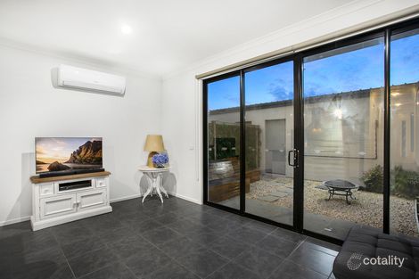 Property photo of 28 Titan Lodge Walk Pakenham VIC 3810