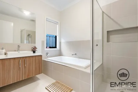 Property photo of 17 Azzam Street Clyde North VIC 3978