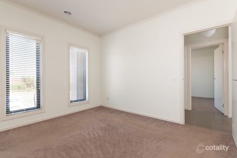 Property photo of 28 Hoxton Crescent Craigieburn VIC 3064