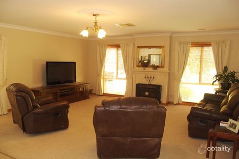 Property photo of 14 McCubbin Place Waldara VIC 3678