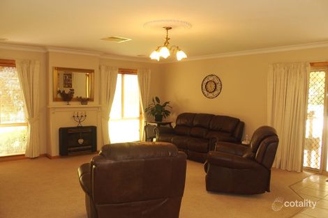 Property photo of 14 McCubbin Place Waldara VIC 3678