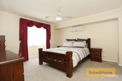 Property photo of 28 Maplewood Close Brookfield VIC 3338
