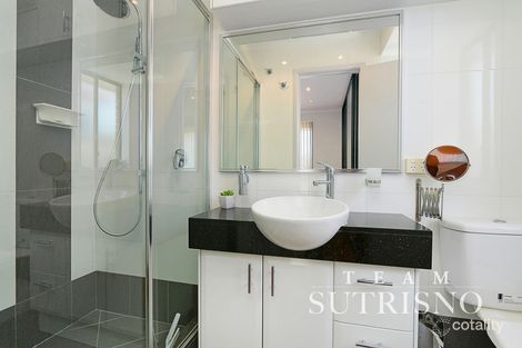 Property photo of 16 Kimberley Way Parkwood WA 6147