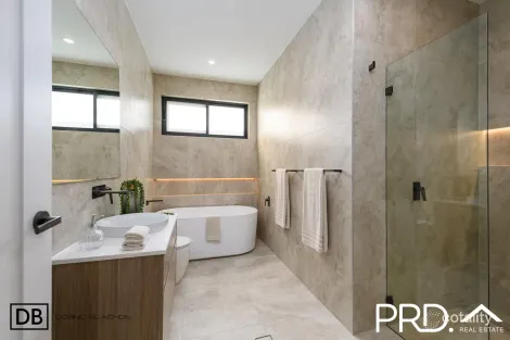 Property photo of 79 Apex Avenue Picnic Point NSW 2213
