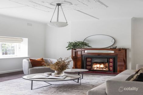 Property photo of 18 Oak Grove Malvern East VIC 3145