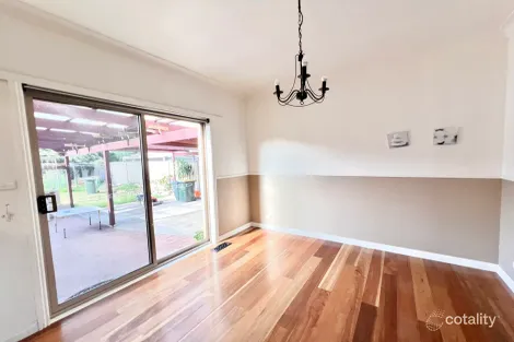 Property photo of 31 Rowan Parade Wendouree VIC 3355