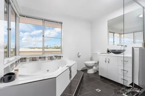 Property photo of 4 Bayside Boulevard Drummond Cove WA 6532