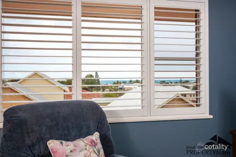 Property photo of 4 Bayside Boulevard Drummond Cove WA 6532