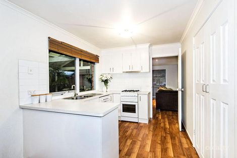 Property photo of 13 Manna Gum Walk South Morang VIC 3752