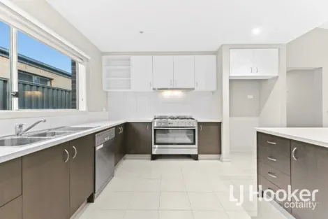 Property photo of 6 Hood Place Pakenham VIC 3810
