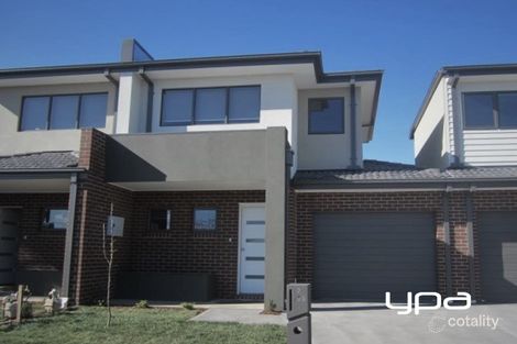 2/165 Oshanassy St, Sunbury, VIC 3429
