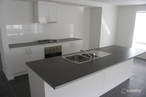 Property photo of 20 Moncrieff Parade Point Cook VIC 3030