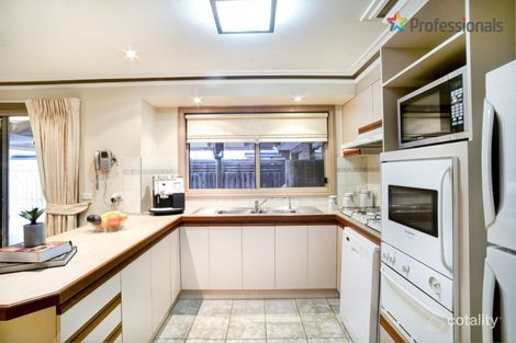 Property photo of 13 Honeysuckle Avenue Hillside VIC 3037