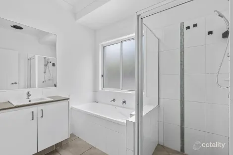 Property photo of 27 Maurie Pears Crescent Pimpama QLD 4209