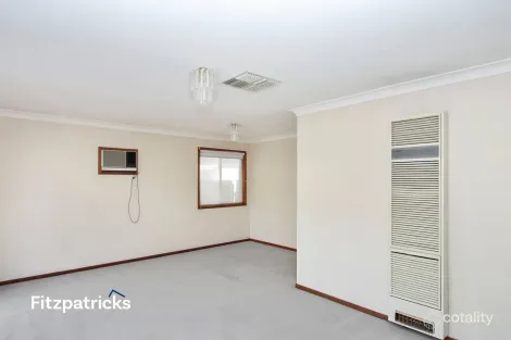 Property photo of 25 Karoom Drive Glenfield Park NSW 2650