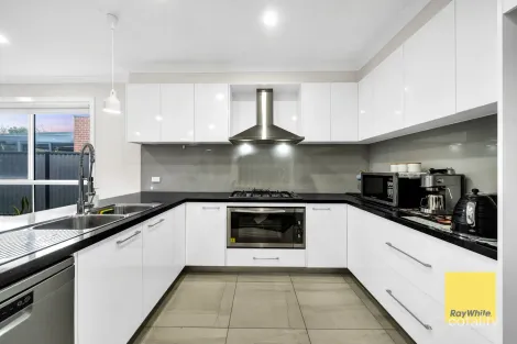 Property photo of 21 Bishopsgate Avenue Tarneit VIC 3029