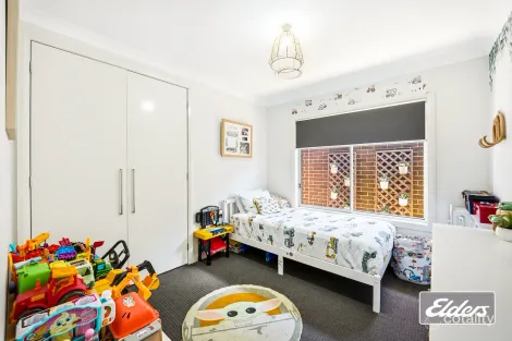 Property photo of 15 Sugarloaf Crescent Colebee NSW 2761