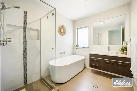 Property photo of 15 Sugarloaf Crescent Colebee NSW 2761