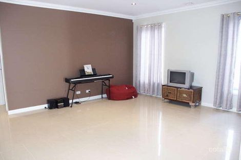 Property photo of 4 Billy Buttons Avenue Cairnlea VIC 3023
