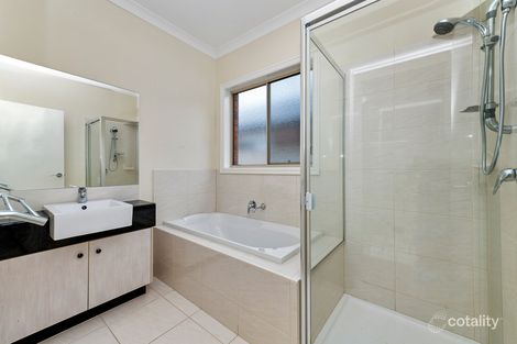 Property photo of 25 Daly Circuit Caroline Springs VIC 3023