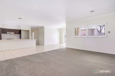 Property photo of 10 Klippel Way Caroline Springs VIC 3023
