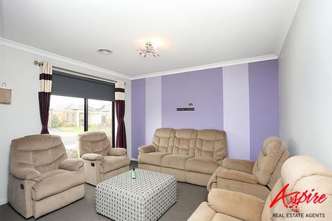 Property photo of 15 Firecrest Road Manor Lakes VIC 3024