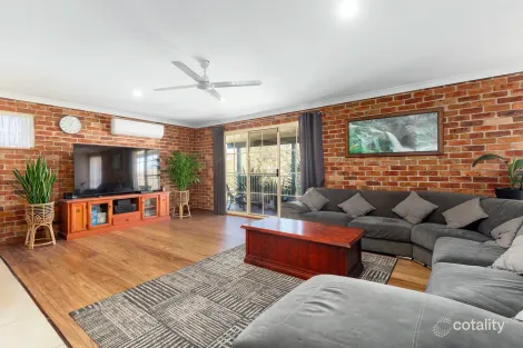 10 ROYAL TAR CRES, NAMBUCCA HEADS, NSW 2448