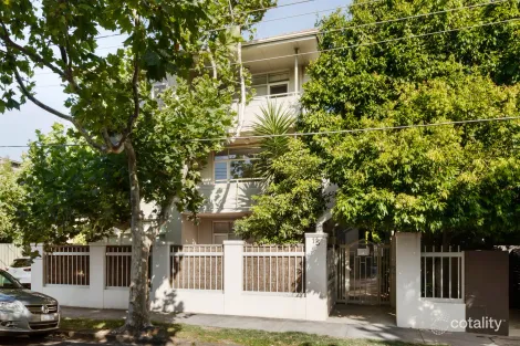 Property photo of 12/15 Pine Avenue Elwood VIC 3184