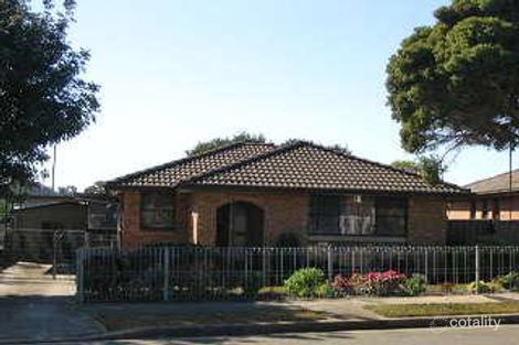 8 Sunny Pl, St Johns Park, NSW 2176