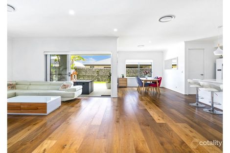 Property photo of 10 Lime Street Helensvale QLD 4212