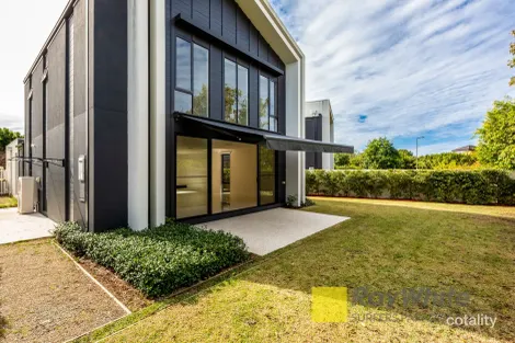 Property photo of 2336 Meliah Close Hope Island QLD 4212