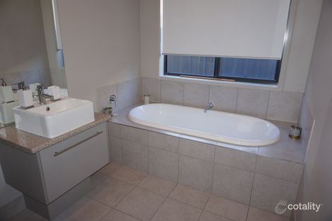 Property photo of 21 Jupiter Crescent Cranbourne West VIC 3977