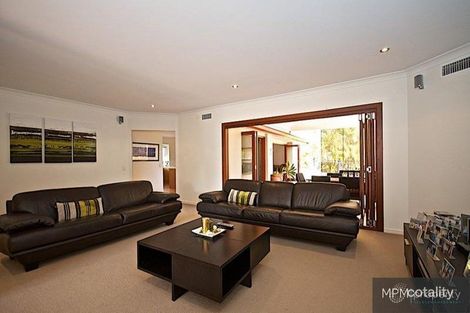 Property photo of 20 Hazel Court Arundel QLD 4214