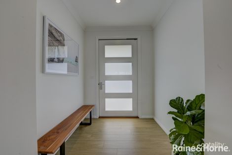 Property photo of 6 Overlanders Way Hillvue NSW 2340