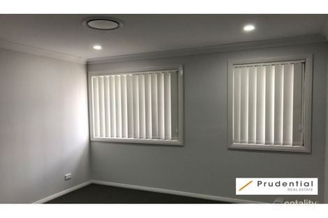 Property photo of 10 Lakeside Parade Jordan Springs NSW 2747