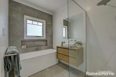 Property photo of 6 Overlanders Way Hillvue NSW 2340