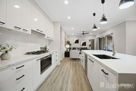 Property photo of 10 Harrods Close Drouin VIC 3818