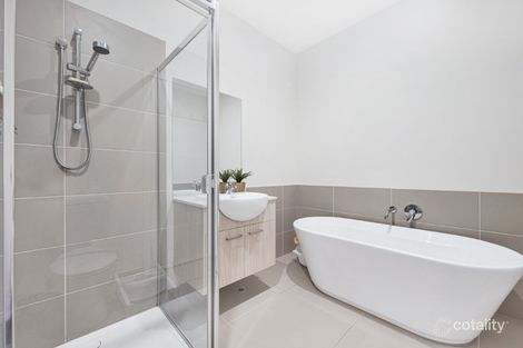 Property photo of 14 Grasslands Loop Keysborough VIC 3173