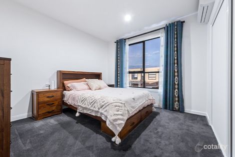 Property photo of 14 Grasslands Loop Keysborough VIC 3173