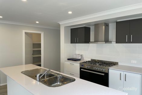 Property photo of 5 Mansfield Drive Werribee VIC 3030