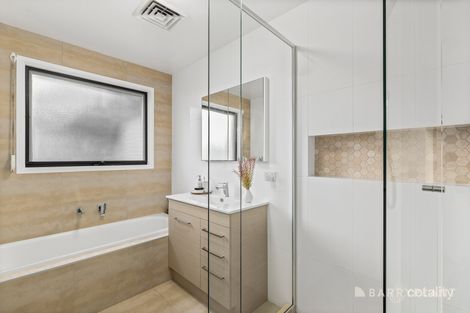 Property photo of 14 Locksley Close Dingley Village VIC 3172