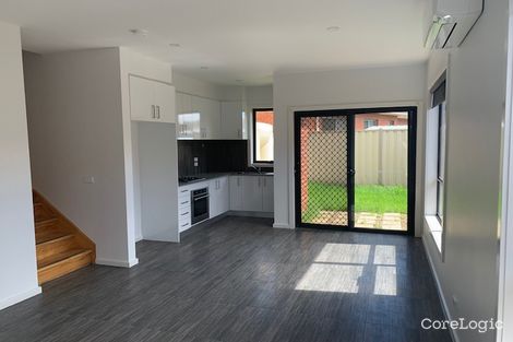 Property photo of 2/5 Thistle Court Meadow Heights VIC 3048