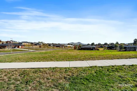 Property photo of 27 Maple Tree Boulevard Mansfield VIC 3722