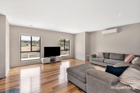 Property photo of 35 Daruma Way Batesford VIC 3213