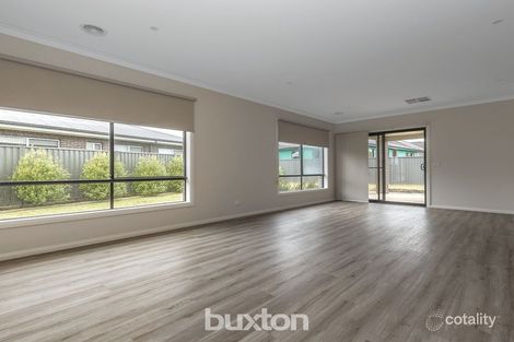 Property photo of 31 Oshannassy Parade Lucas VIC 3350